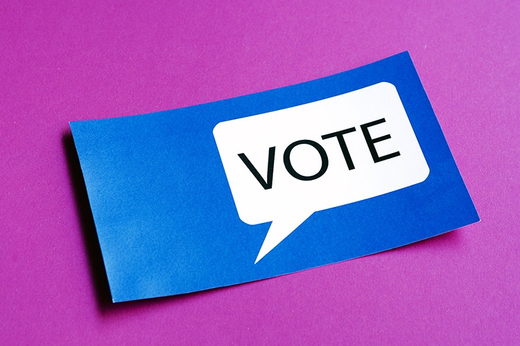 carte-bleue-avec-bulle-de-vote-sur-fond-violet